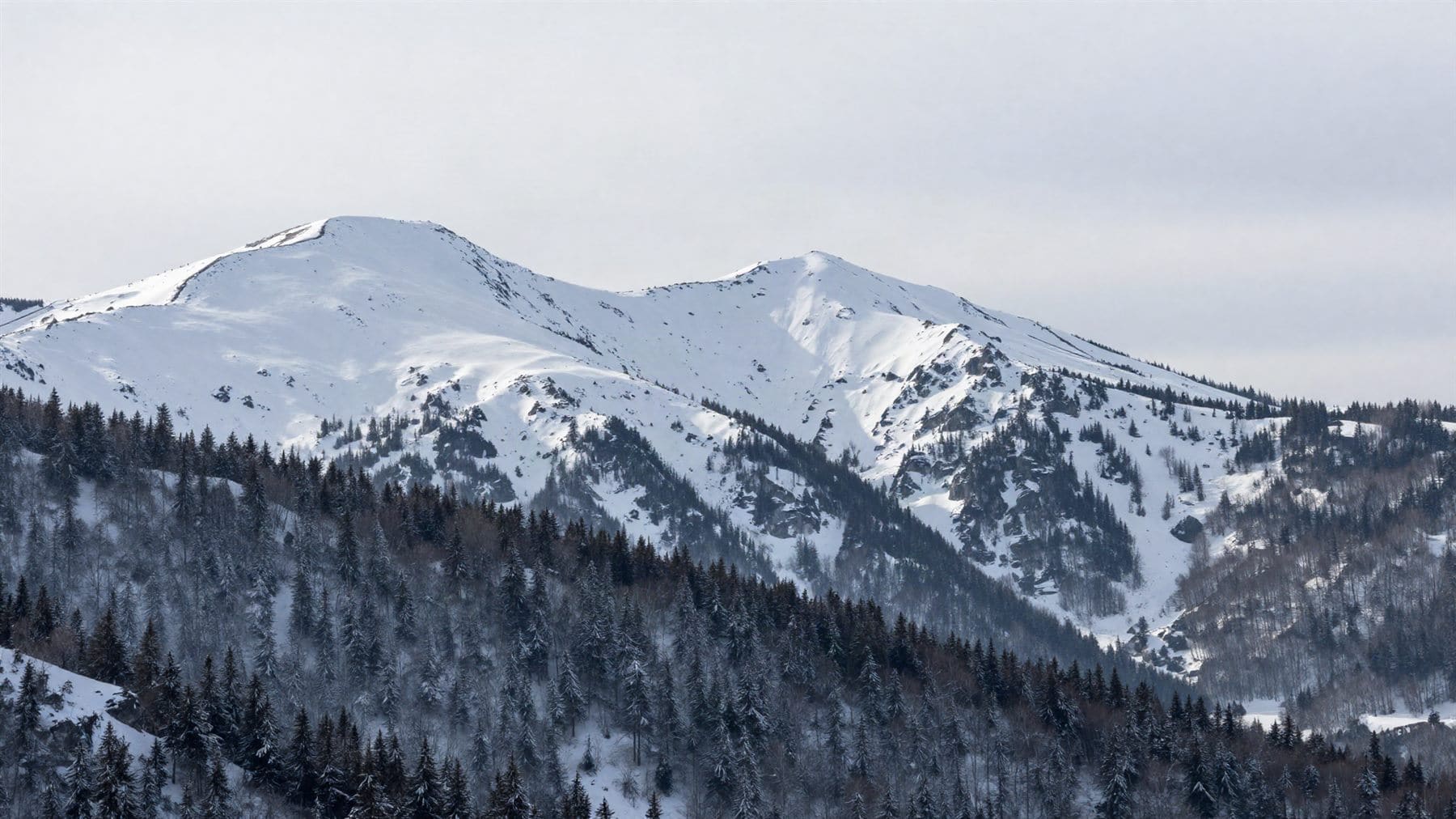 The snow-covered Todorka ridge above Bansko